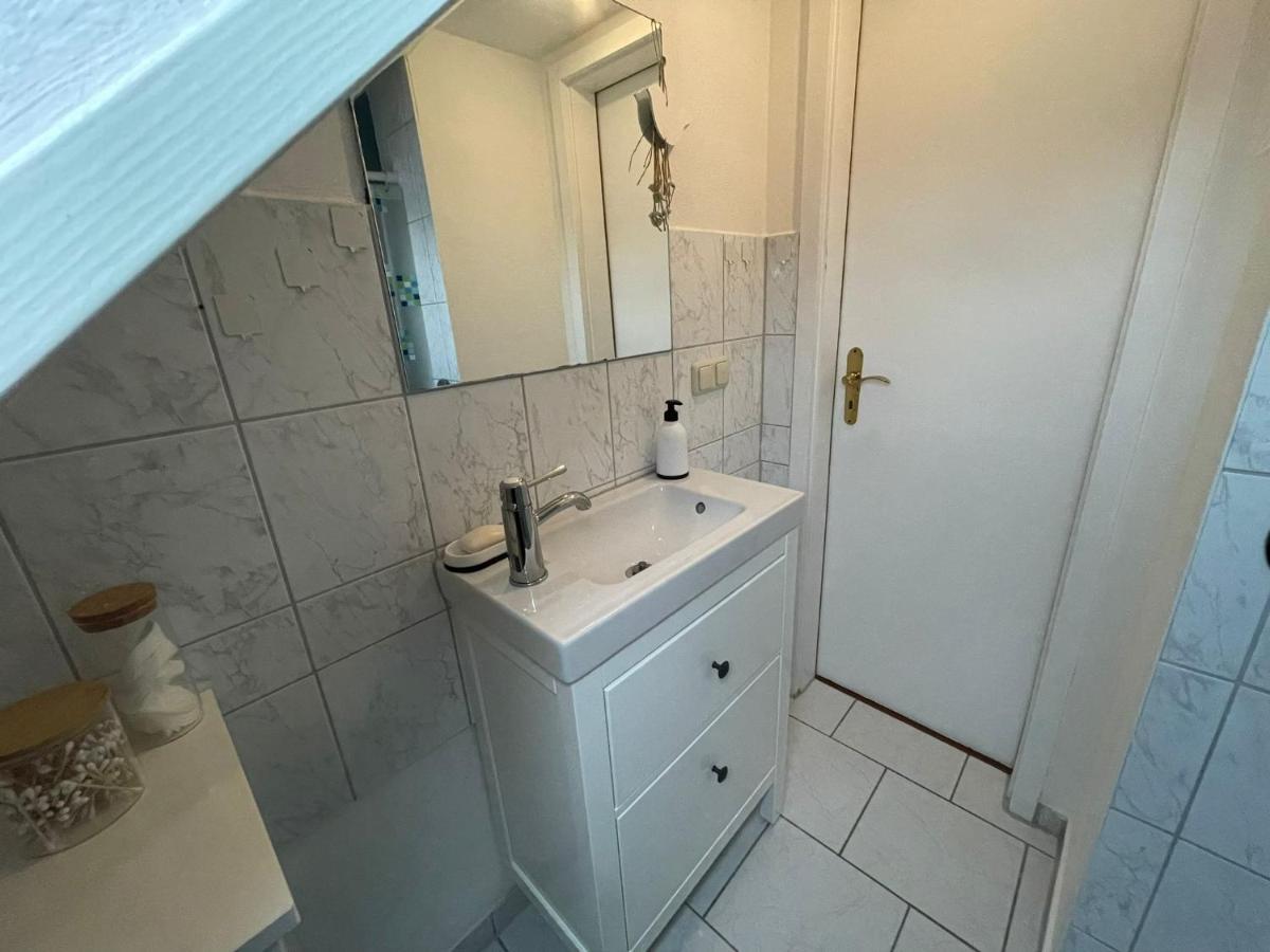 120Qm - 5 Rooms - 2 Bathrooms - Kitchen- Free Parking - Fast Wifi - Yiha Apartment ฮันโนเวอร์ ภายนอก รูปภาพ