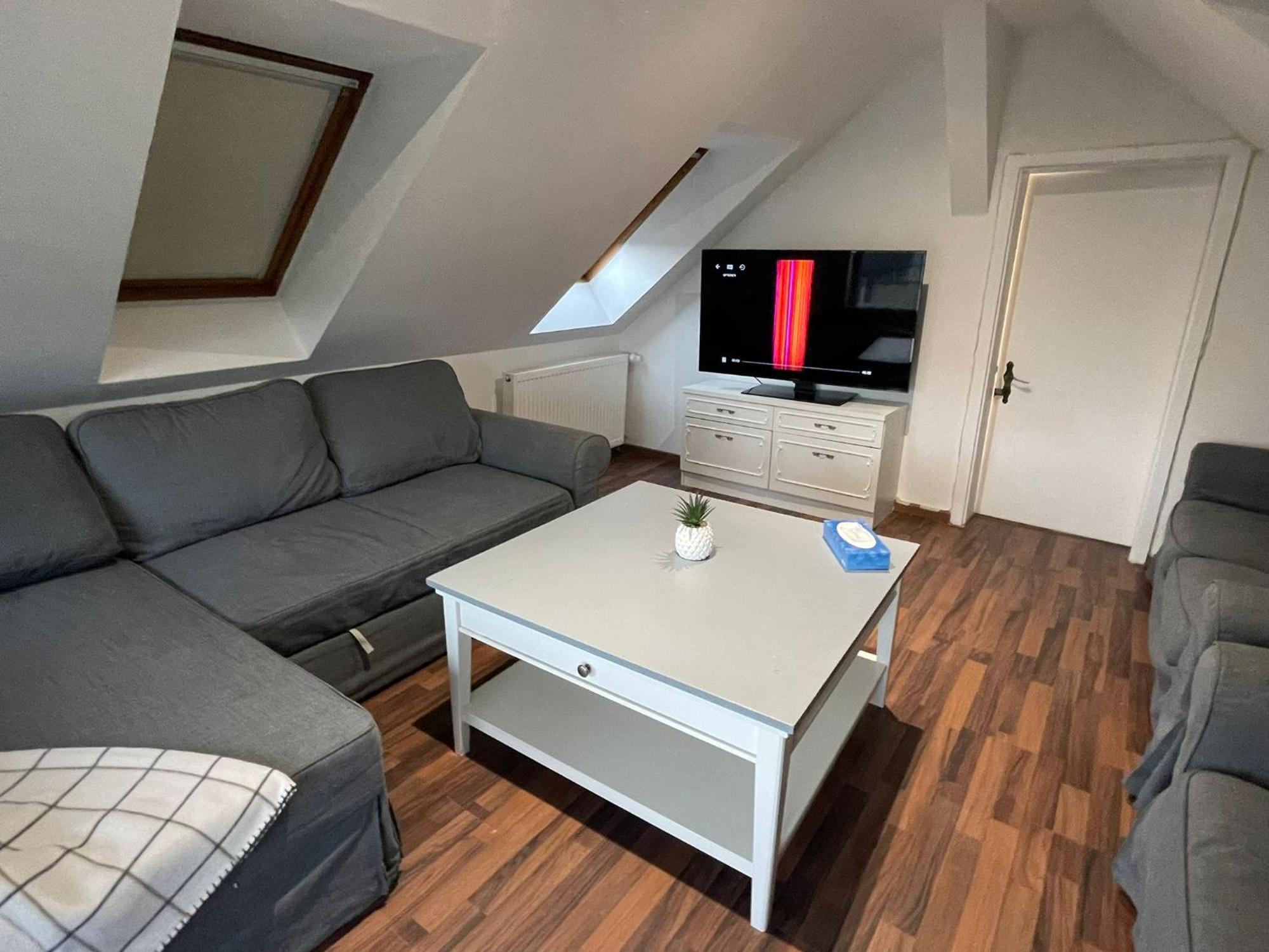 120Qm - 5 Rooms - 2 Bathrooms - Kitchen- Free Parking - Fast Wifi - Yiha Apartment ฮันโนเวอร์ ภายนอก รูปภาพ